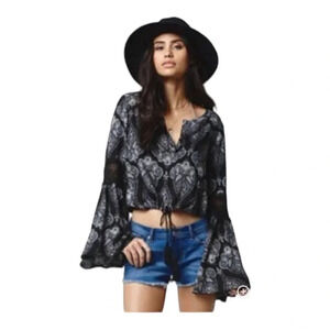 Kendall & Kylie Black and White Floral Blouse